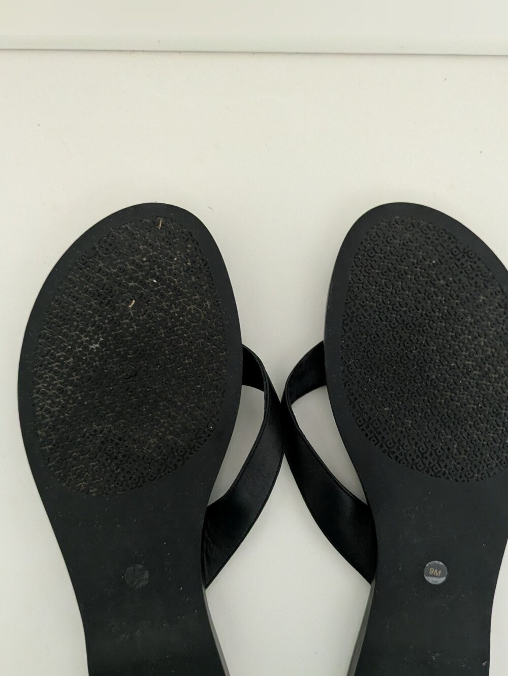 EUC! Tory Burch Benton Thong Sandal In Black Leather Size 9 - Picture 13 of 15